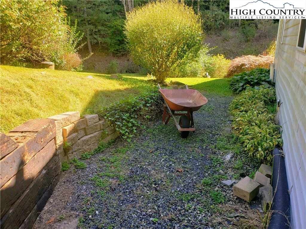Image number 15 for the current listing