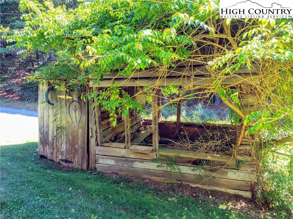 Image number 17 for the current listing