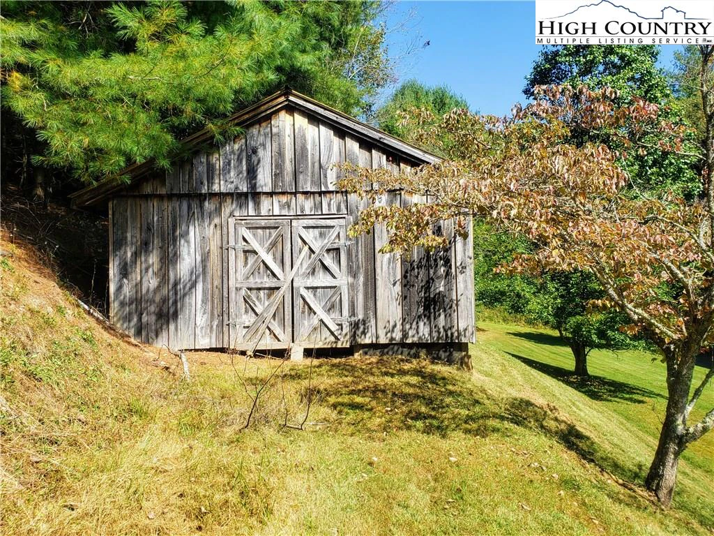 Image number 19 for the current listing