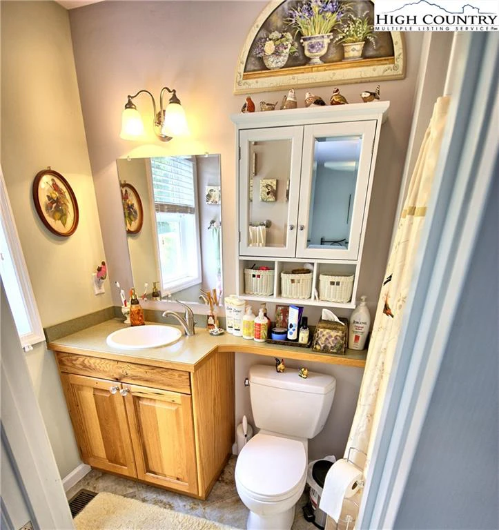 Image number 3 for the current listing