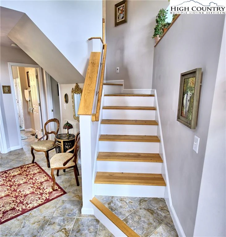 Image number 4 for the current listing