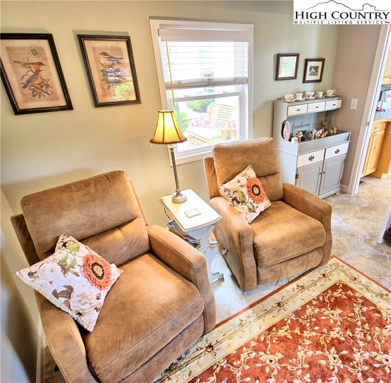 Image number 6 for the current listing
