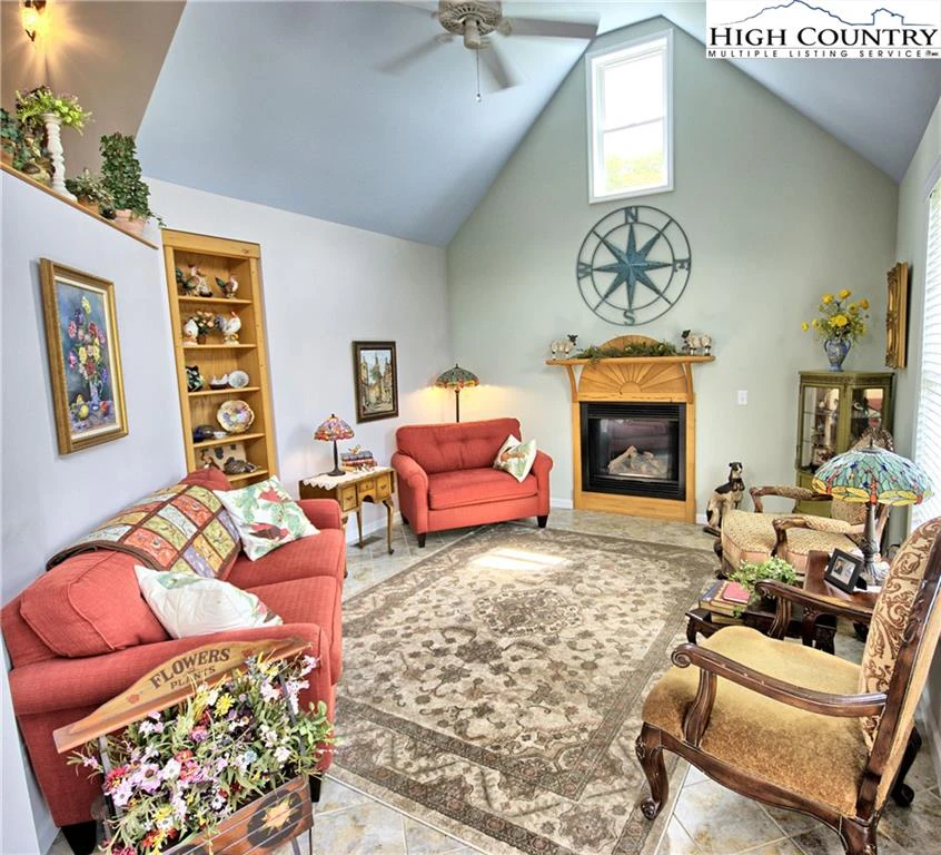 Image number 20 for the current listing