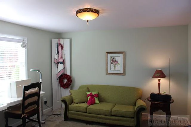 Image number 9 for the current listing
