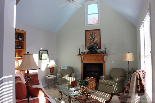 Image number 8 for the current listing