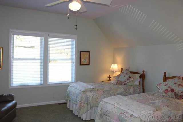 Image number 6 for the current listing