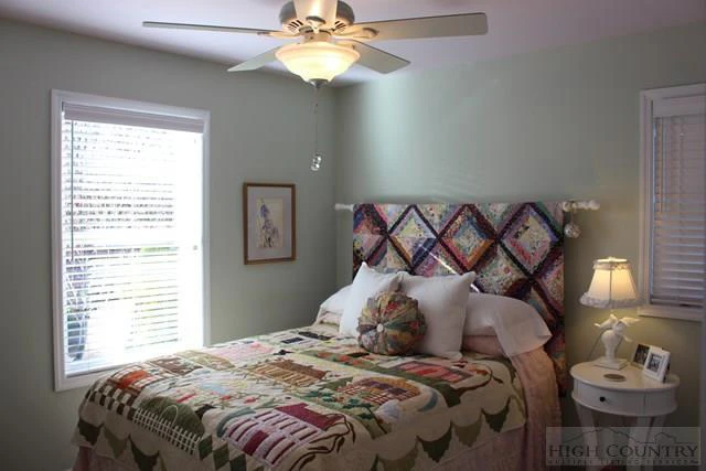 Image number 4 for the current listing