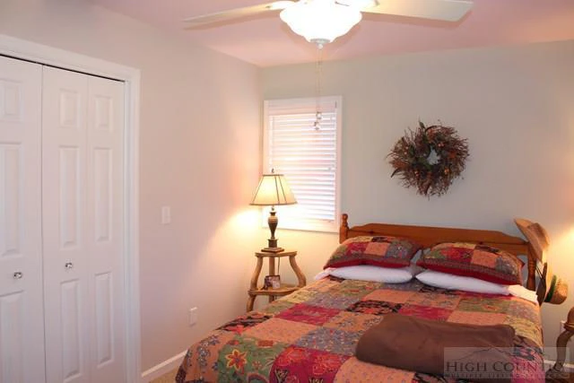 Image number 3 for the current listing