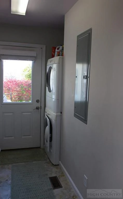Image number 16 for the current listing