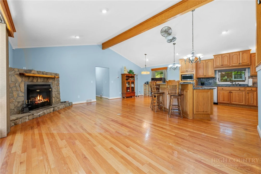 Image number 9 for the current listing
