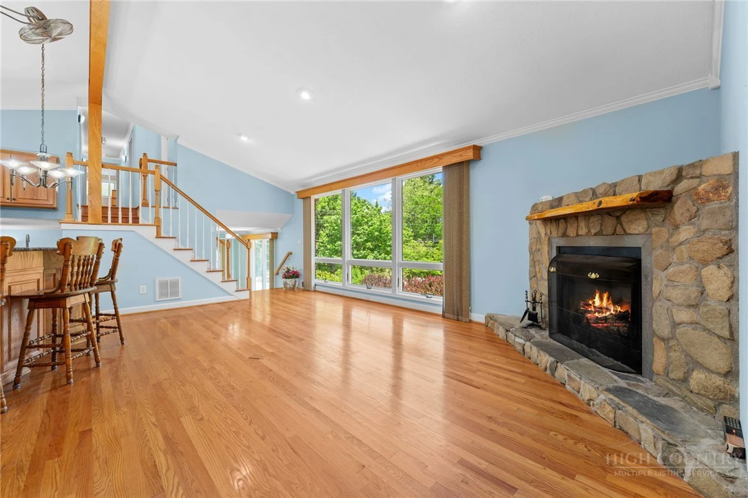 Image number 11 for the current listing