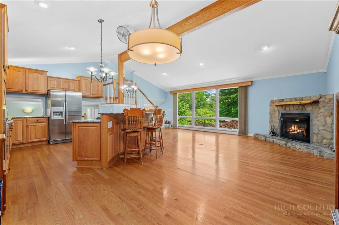 Image number 12 for the current listing