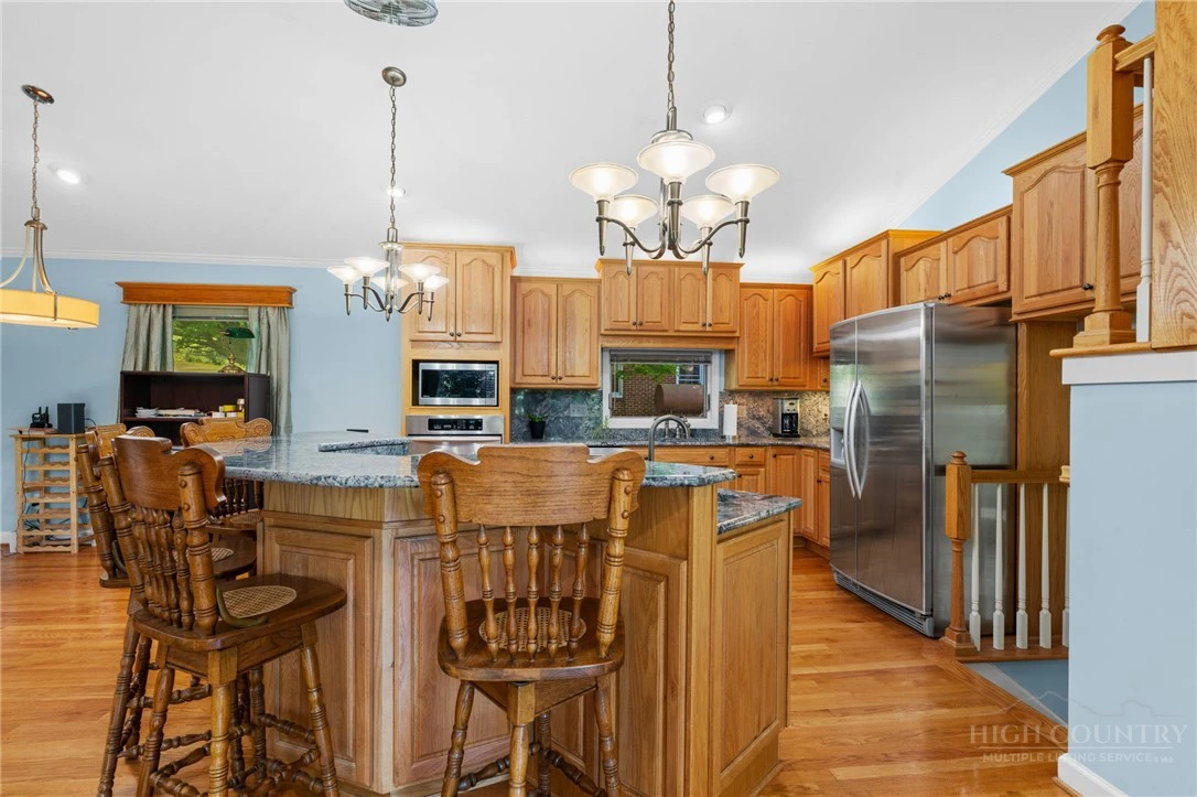 Image number 14 for the current listing