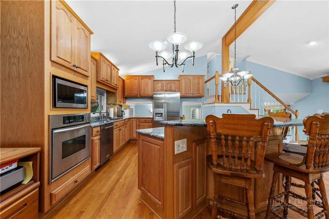 Image number 15 for the current listing