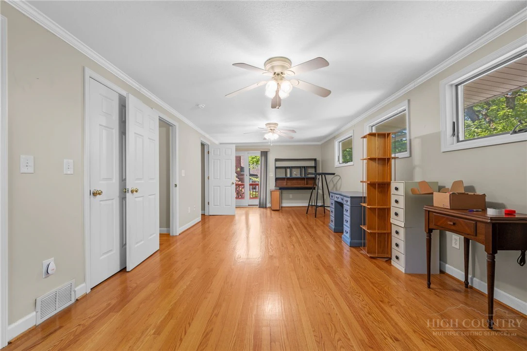 Image number 21 for the current listing
