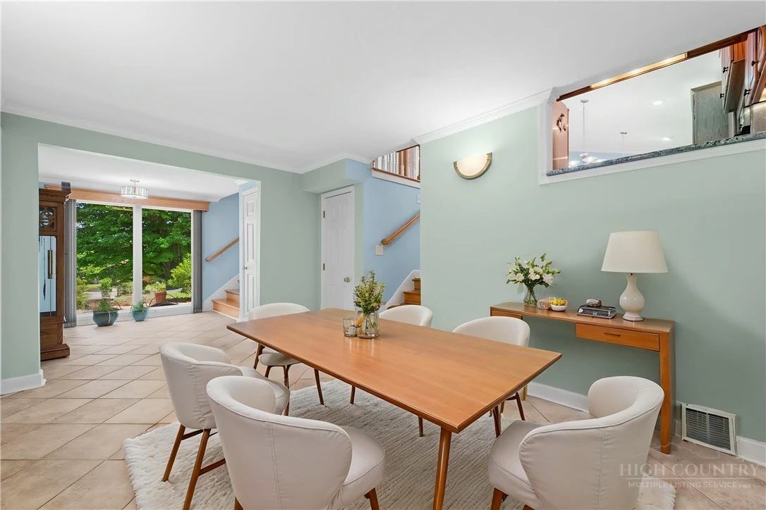 Image number 7 for the current listing