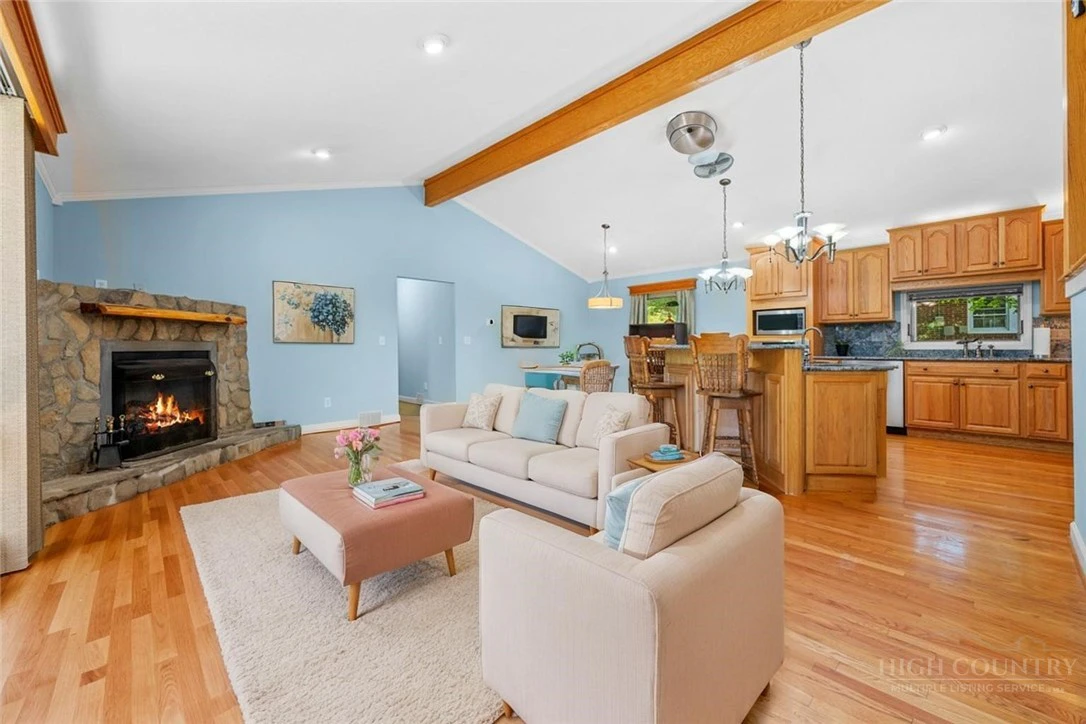 Image number 10 for the current listing