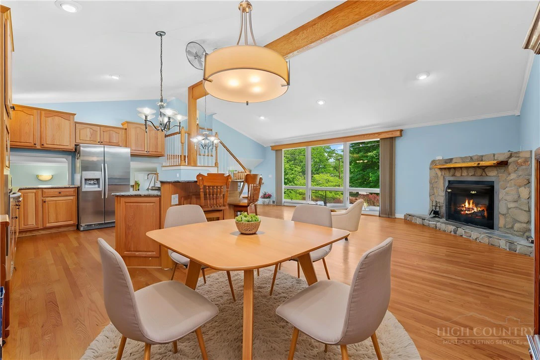 Image number 13 for the current listing