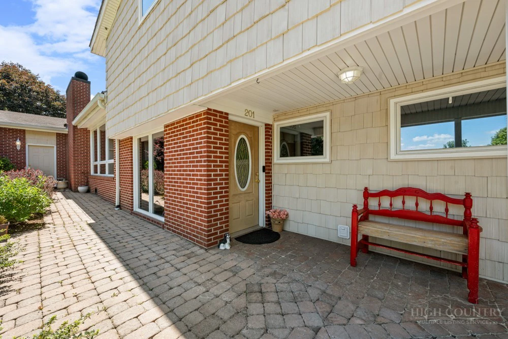 Image number 4 for the current listing