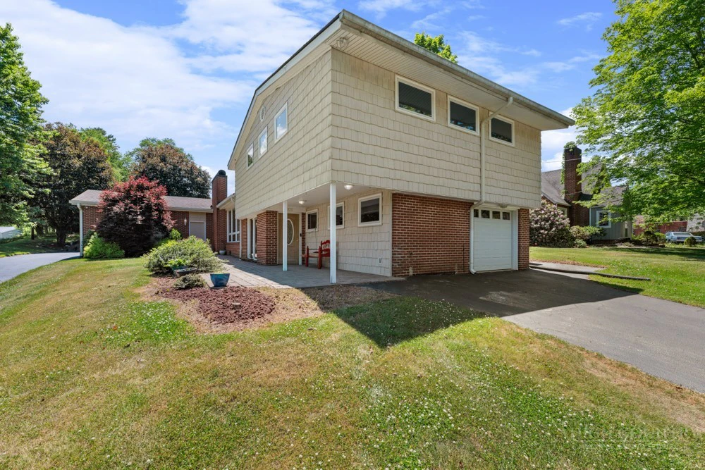 Image number 2 for the current listing