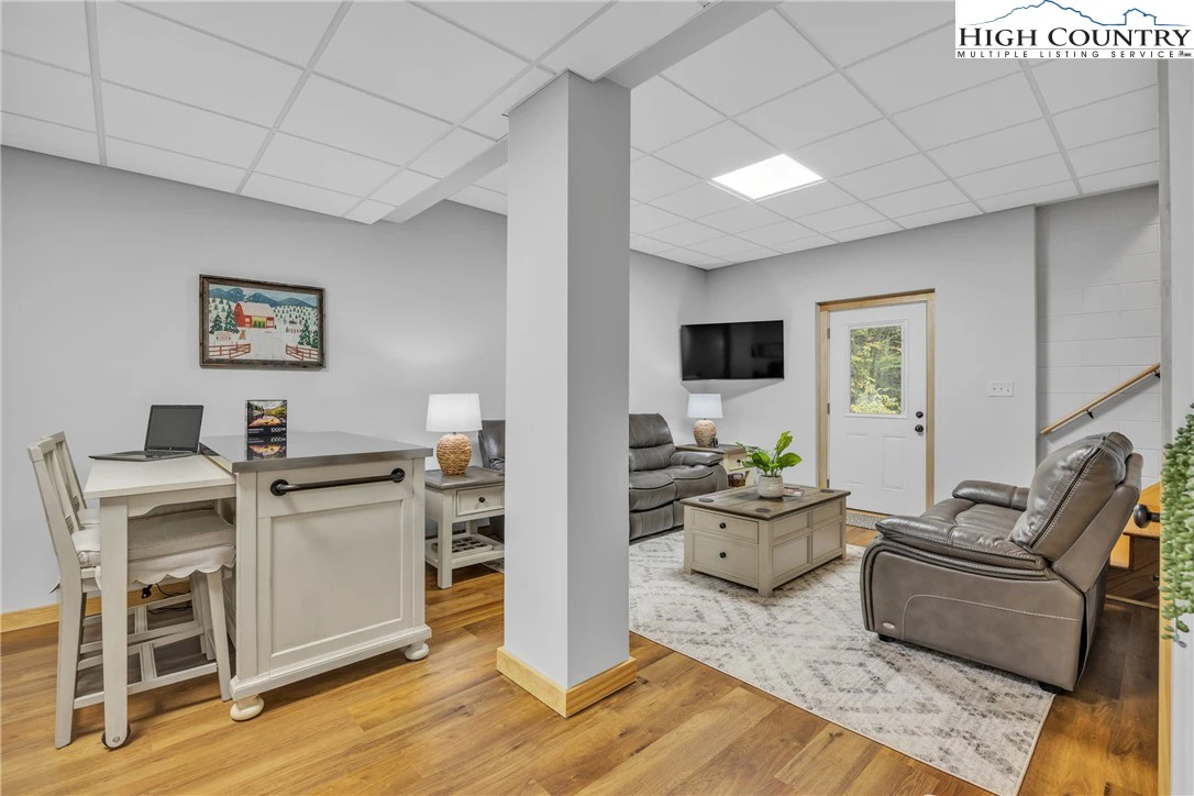 Image number 7 for the current listing