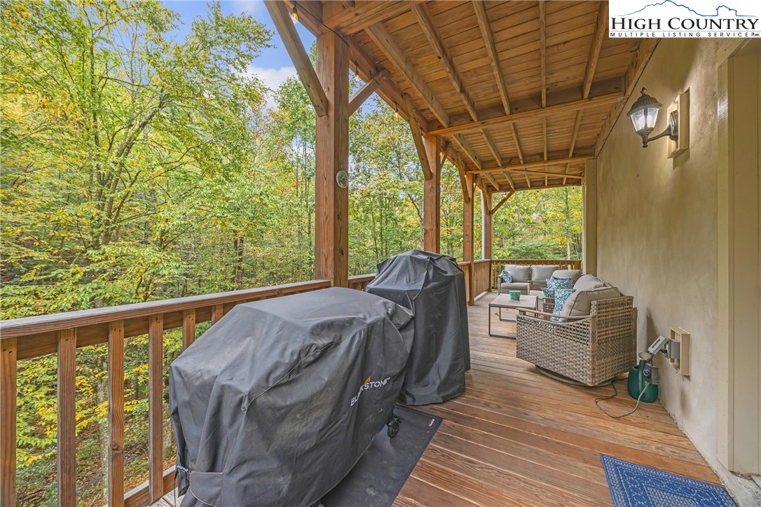 Image number 15 for the current listing