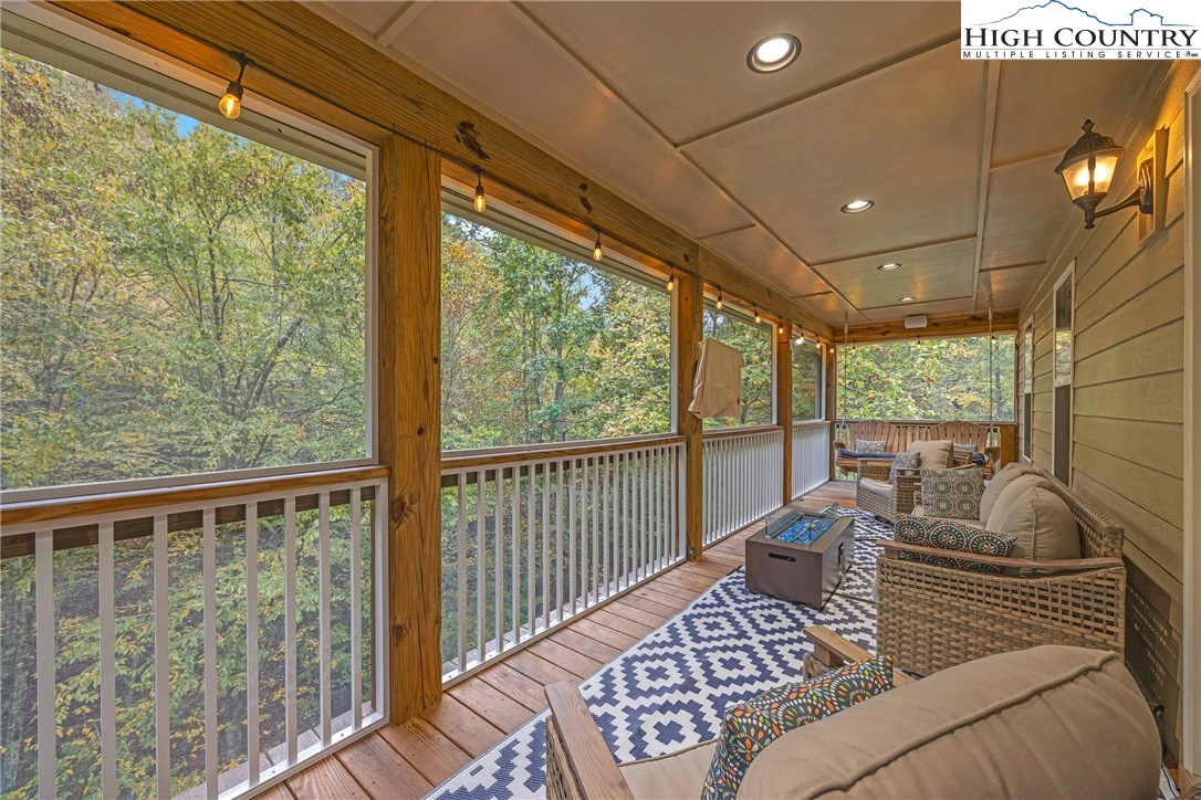 Image number 16 for the current listing