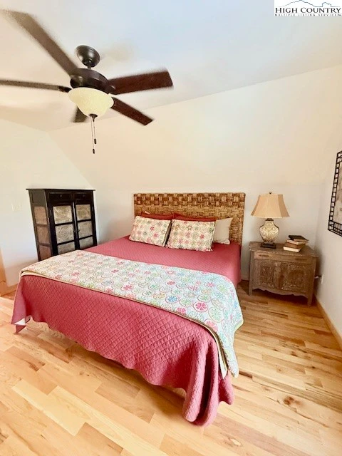Image number 3 for the current listing