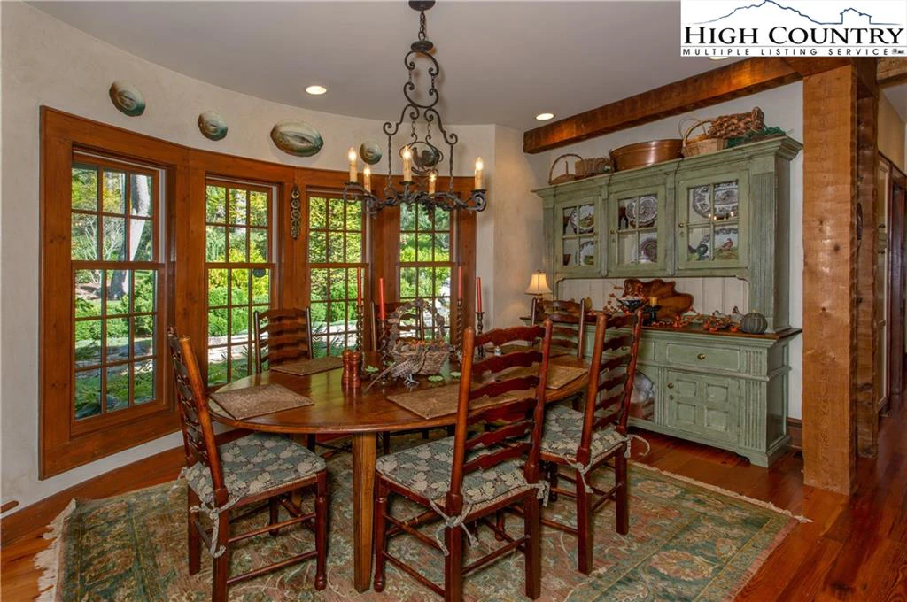 Image number 11 for the current listing