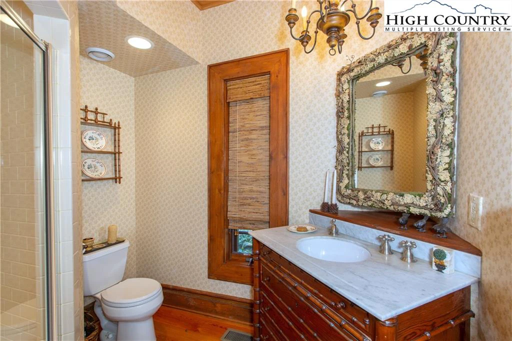 Image number 3 for the current listing