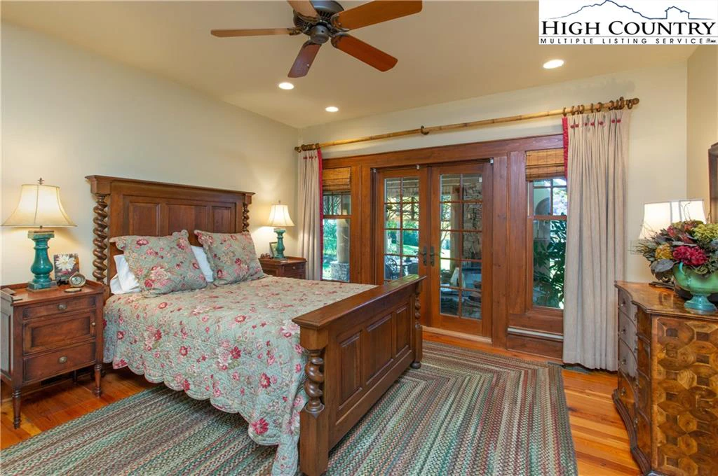 Image number 5 for the current listing