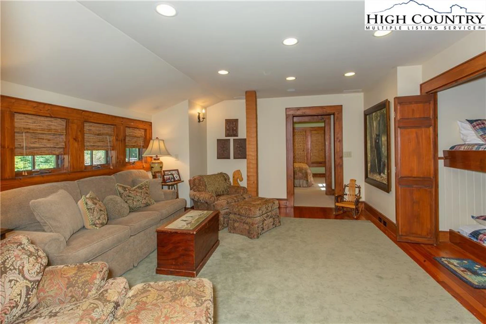 Image number 8 for the current listing