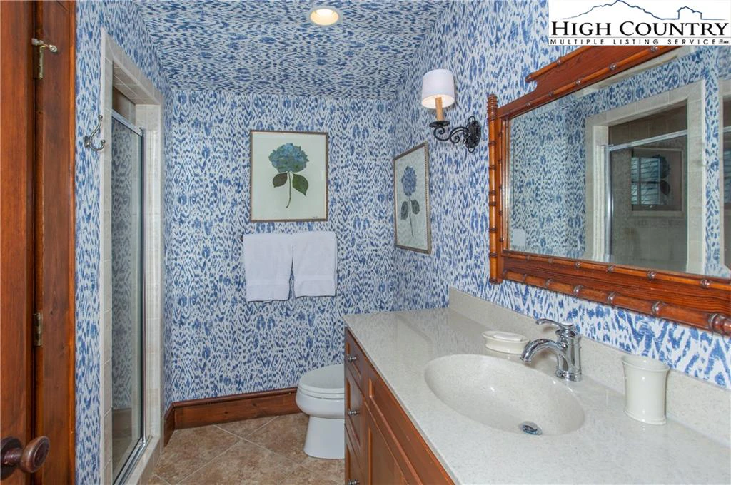 Image number 14 for the current listing