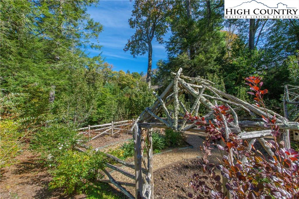 Image number 18 for the current listing