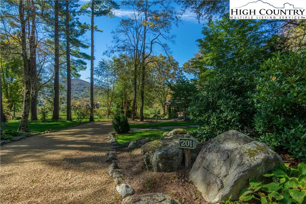 Image number 19 for the current listing