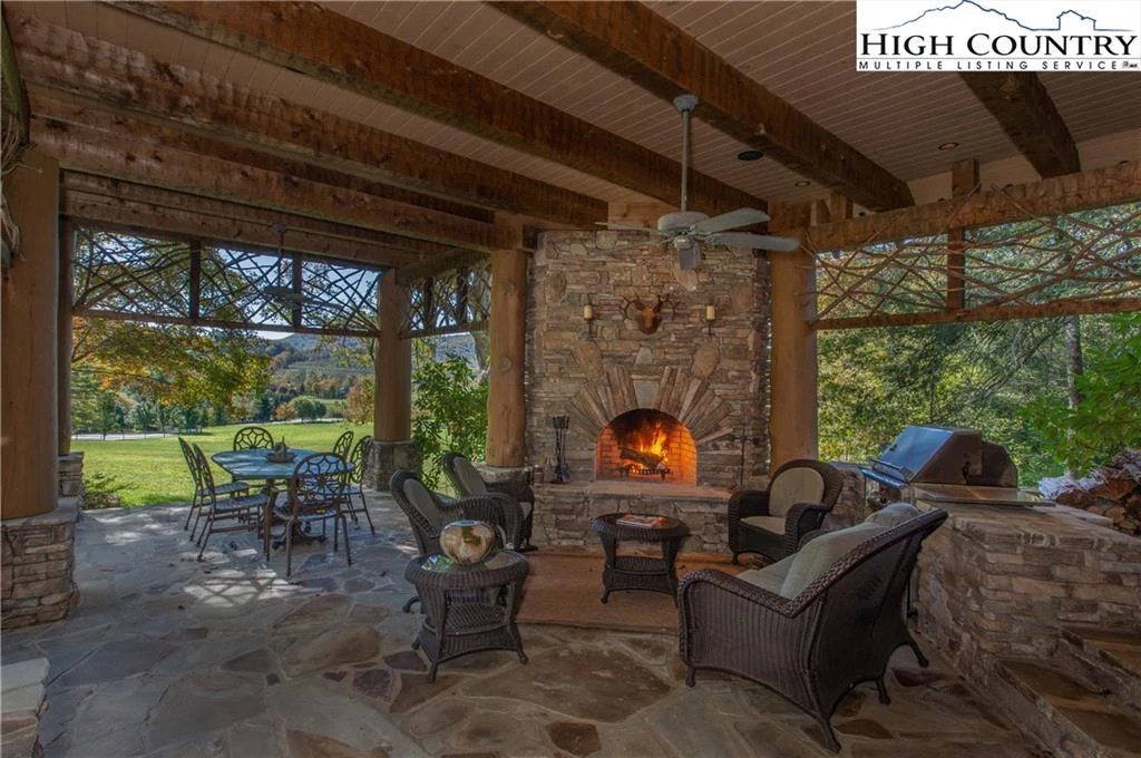 Image number 20 for the current listing