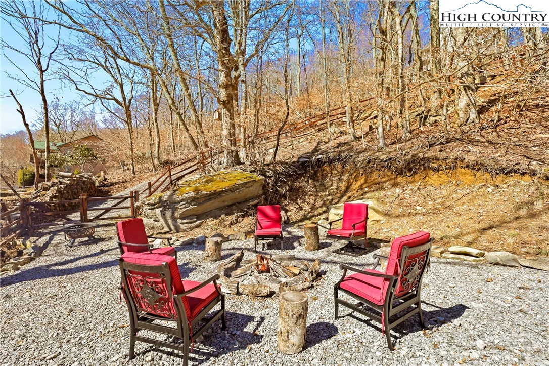 Image number 17 for the current listing