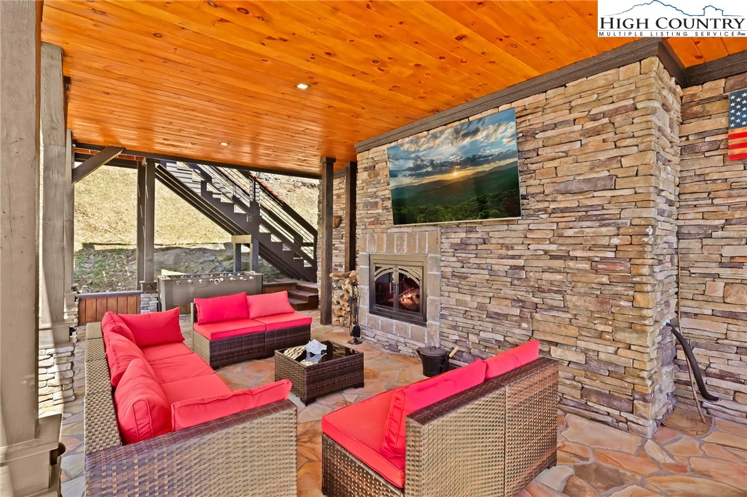 Image number 15 for the current listing