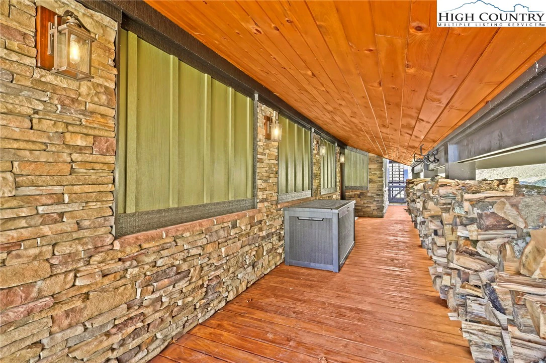 Image number 13 for the current listing