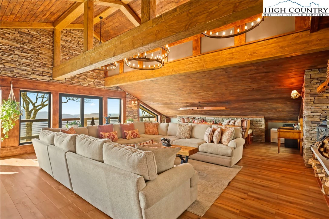 Image number 11 for the current listing
