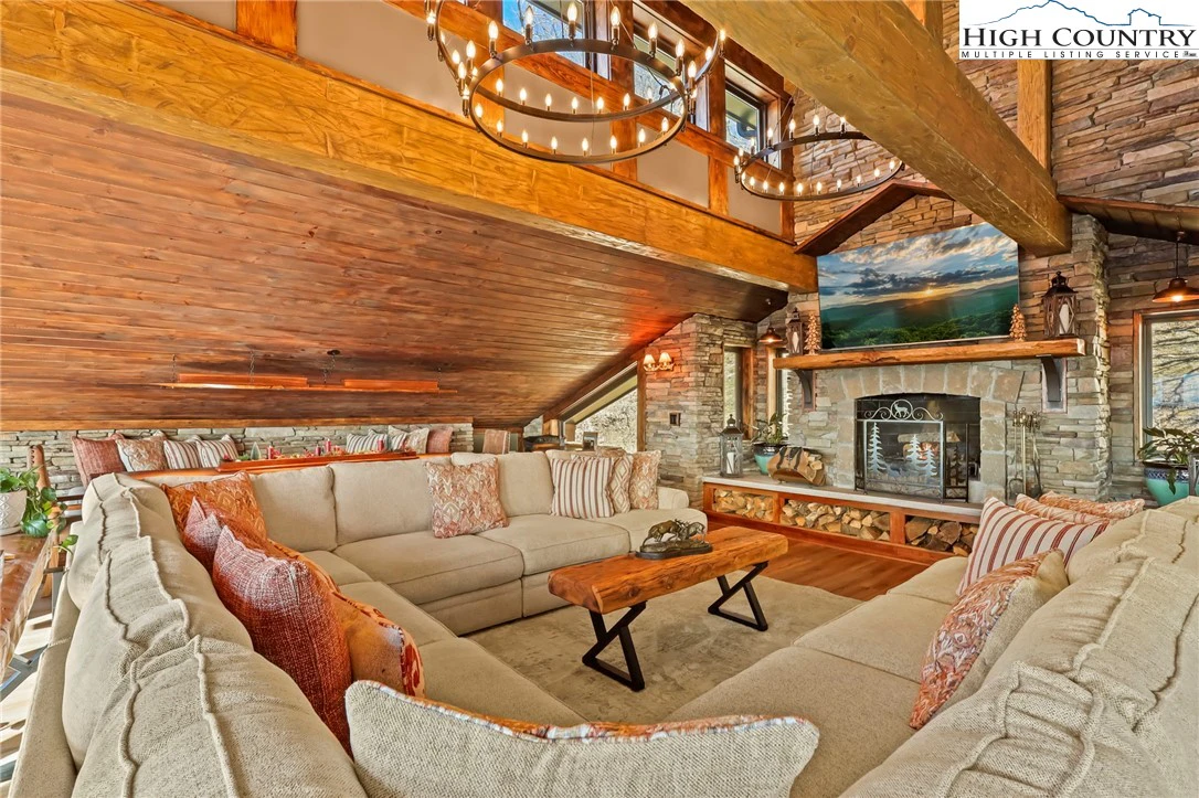 Image number 10 for the current listing