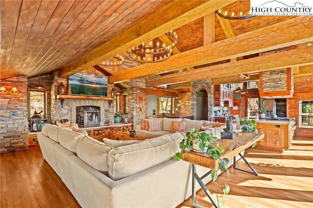 Image number 9 for the current listing