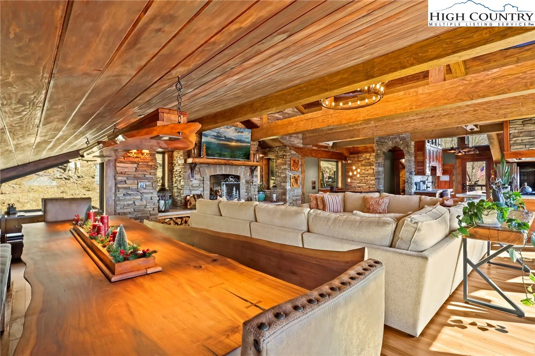 Image number 8 for the current listing