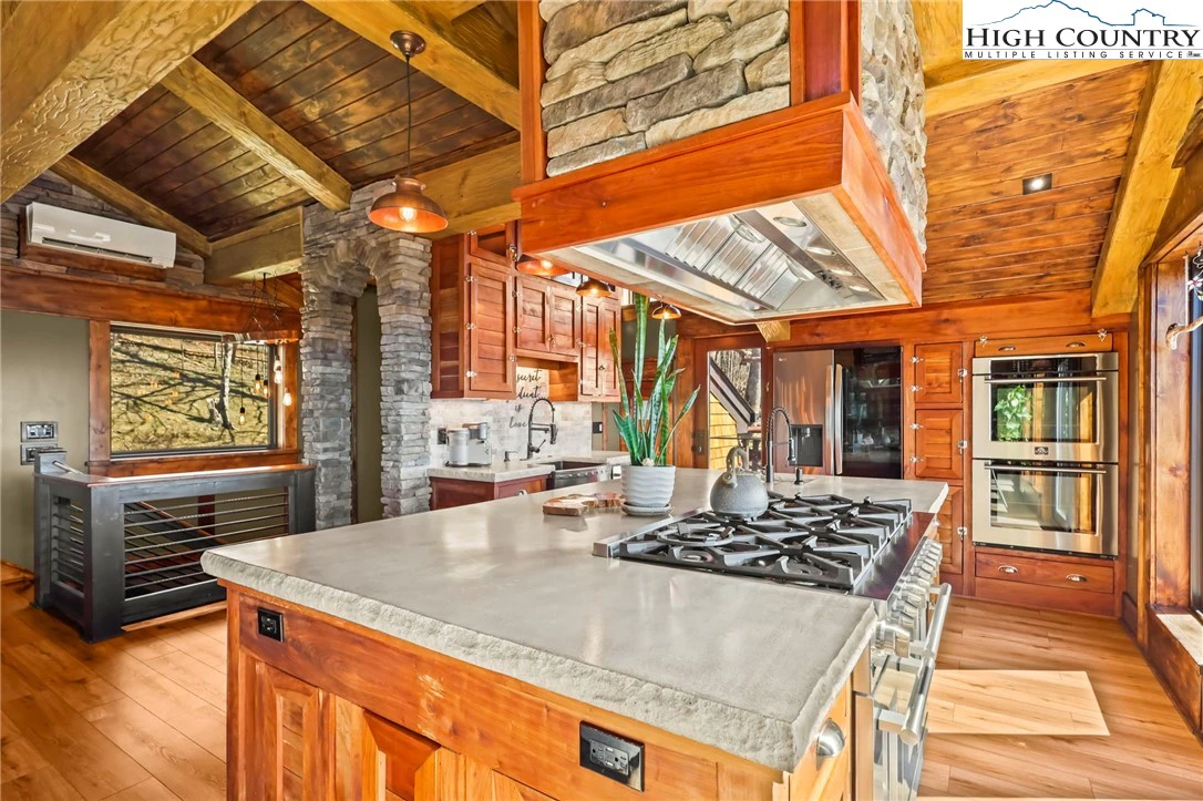 Image number 3 for the current listing