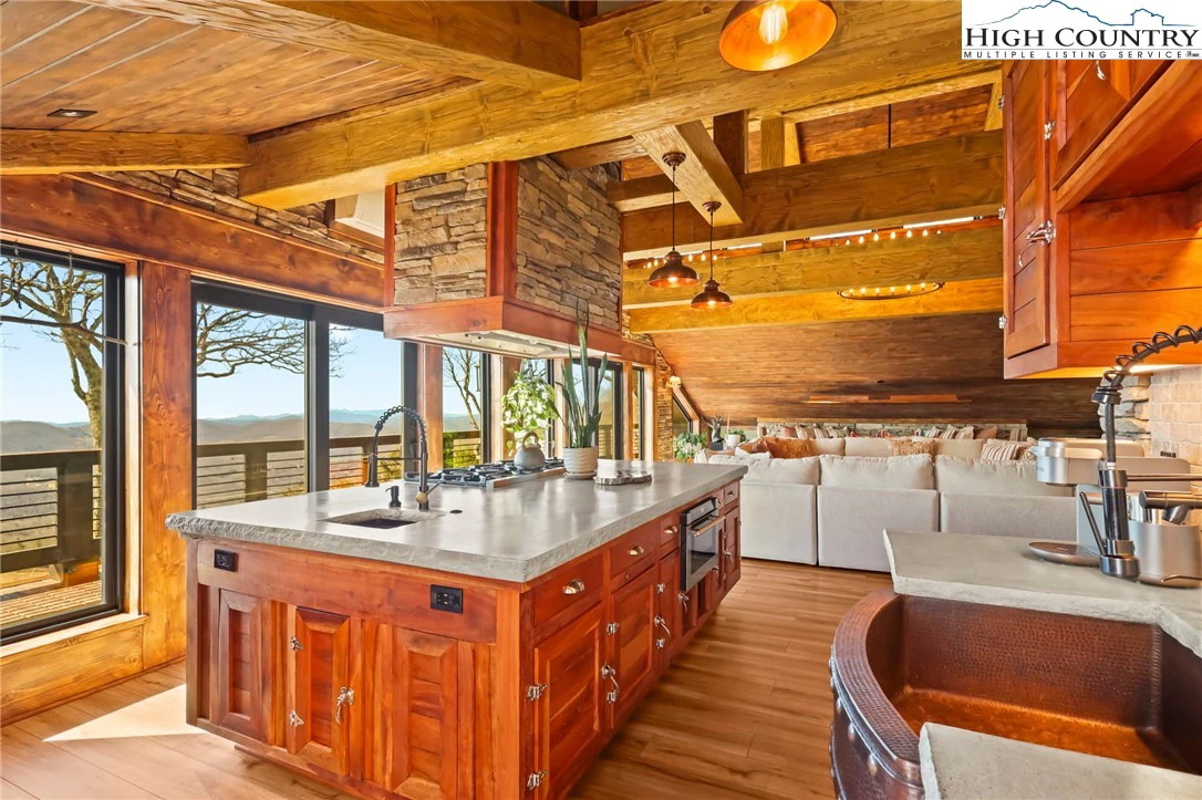 Image number 14 for the current listing