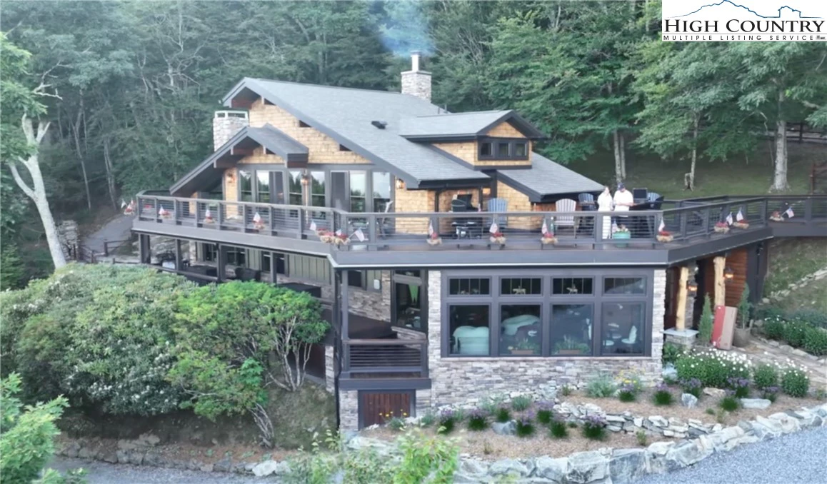 Image number 1 for the current listing