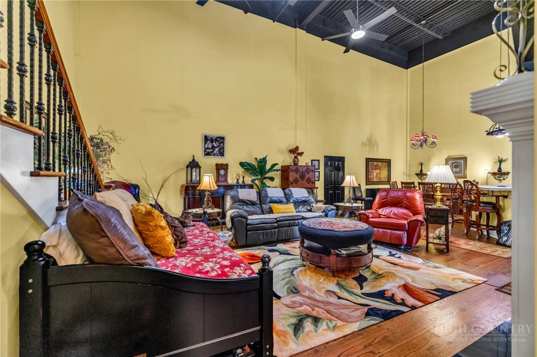 Image number 5 for the current listing