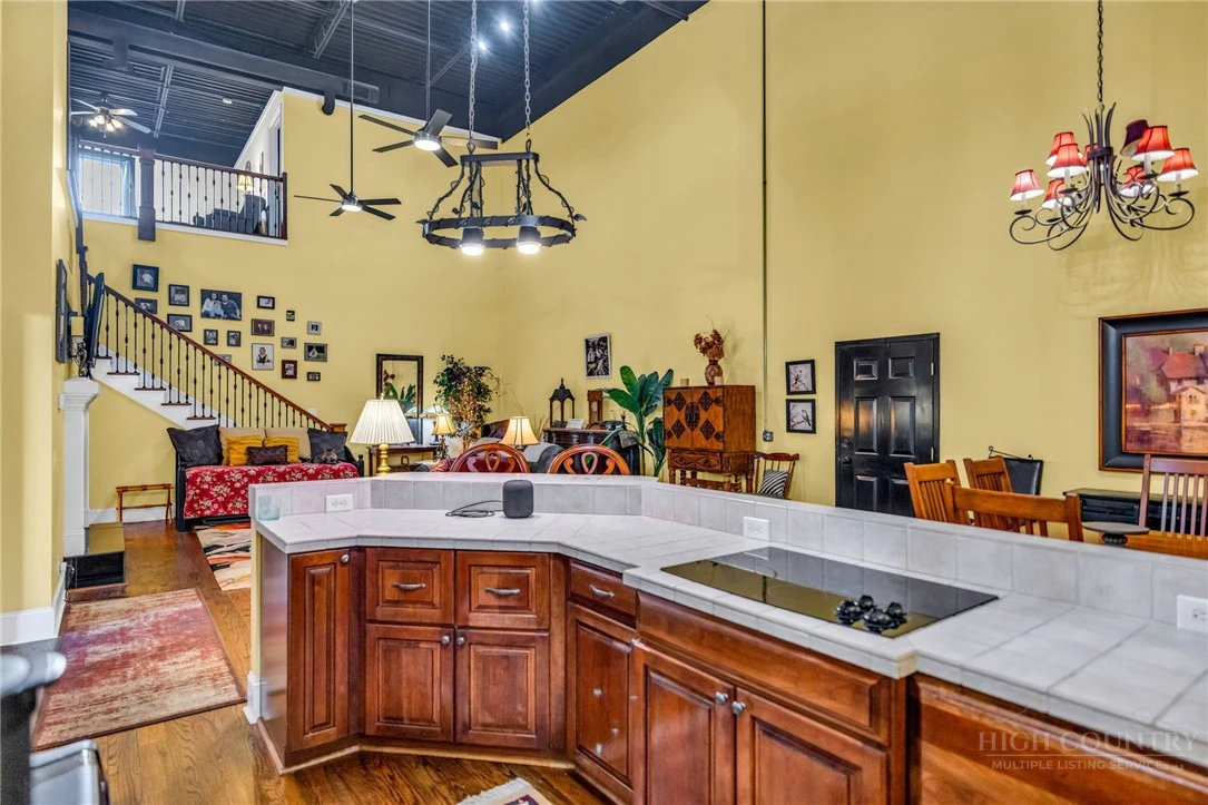 Image number 7 for the current listing