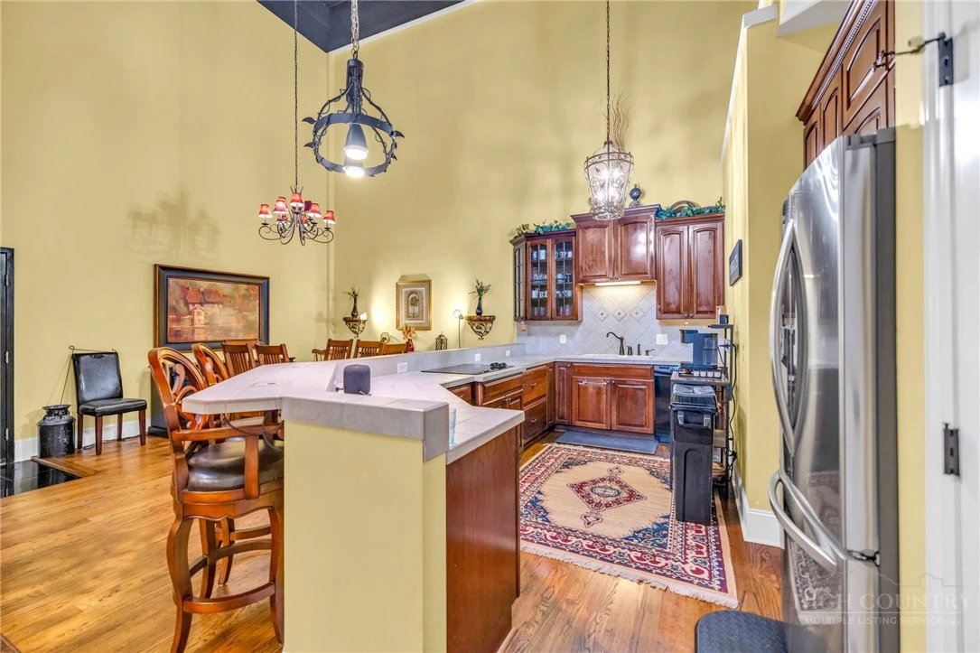 Image number 8 for the current listing