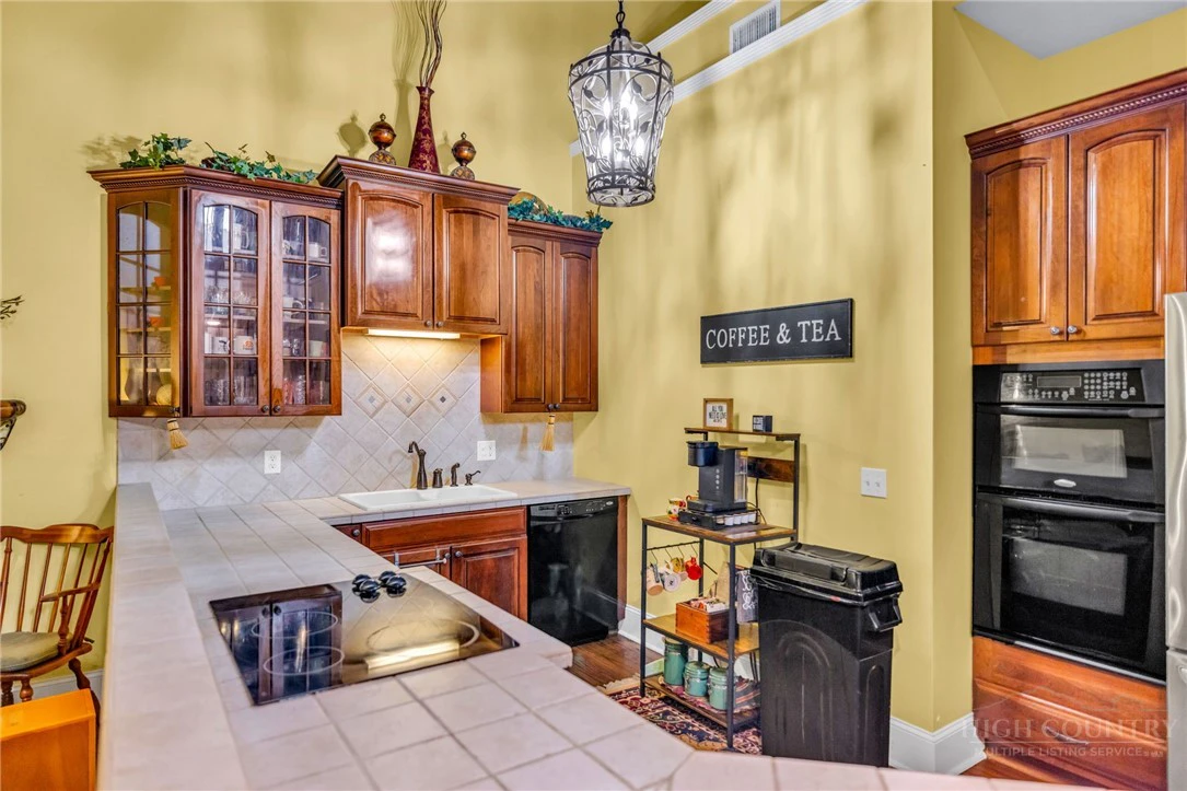 Image number 11 for the current listing